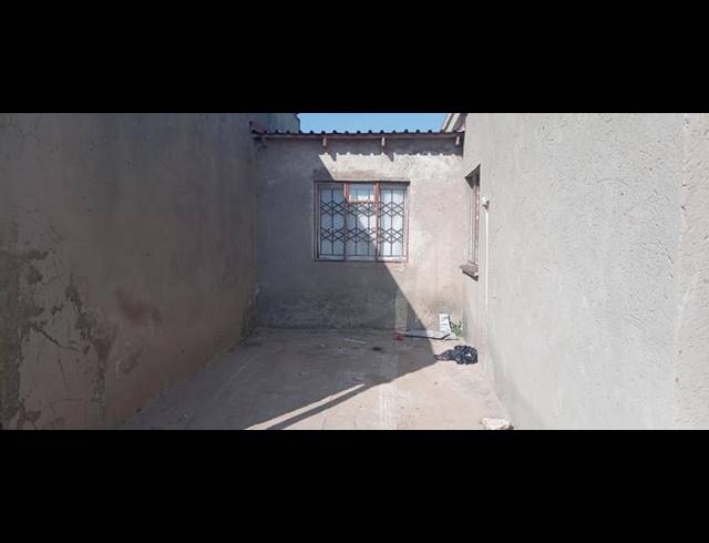 3 BEDROOM HOUSE FOR SALE IN MASHIMONG